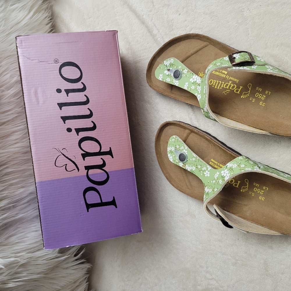 New Papillio is licensed by BIEKENSTOCK women's sandals. Green leather size 8